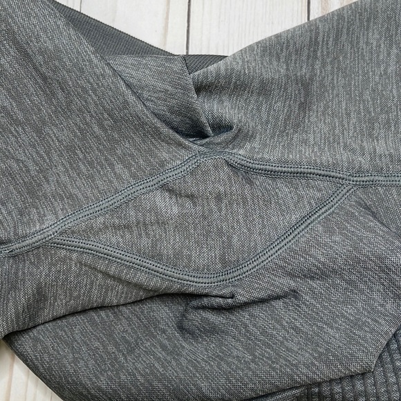 NWT. Pursue Fitness ADAPT seamless shorts.  Size MEDIUM.  Color: Subtle Grey - Picture 8 of 11